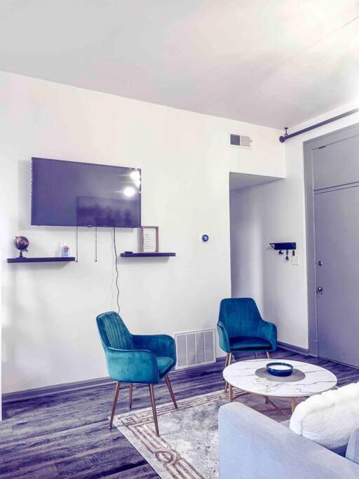 2Br Unit W/ Cinema Room In Nulu Луисвилл Экстерьер фото